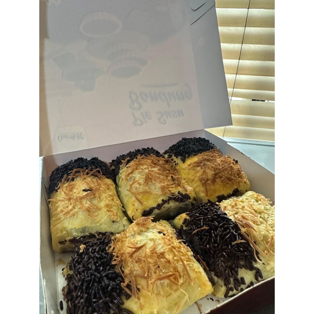 

bolen pisang coklat keju