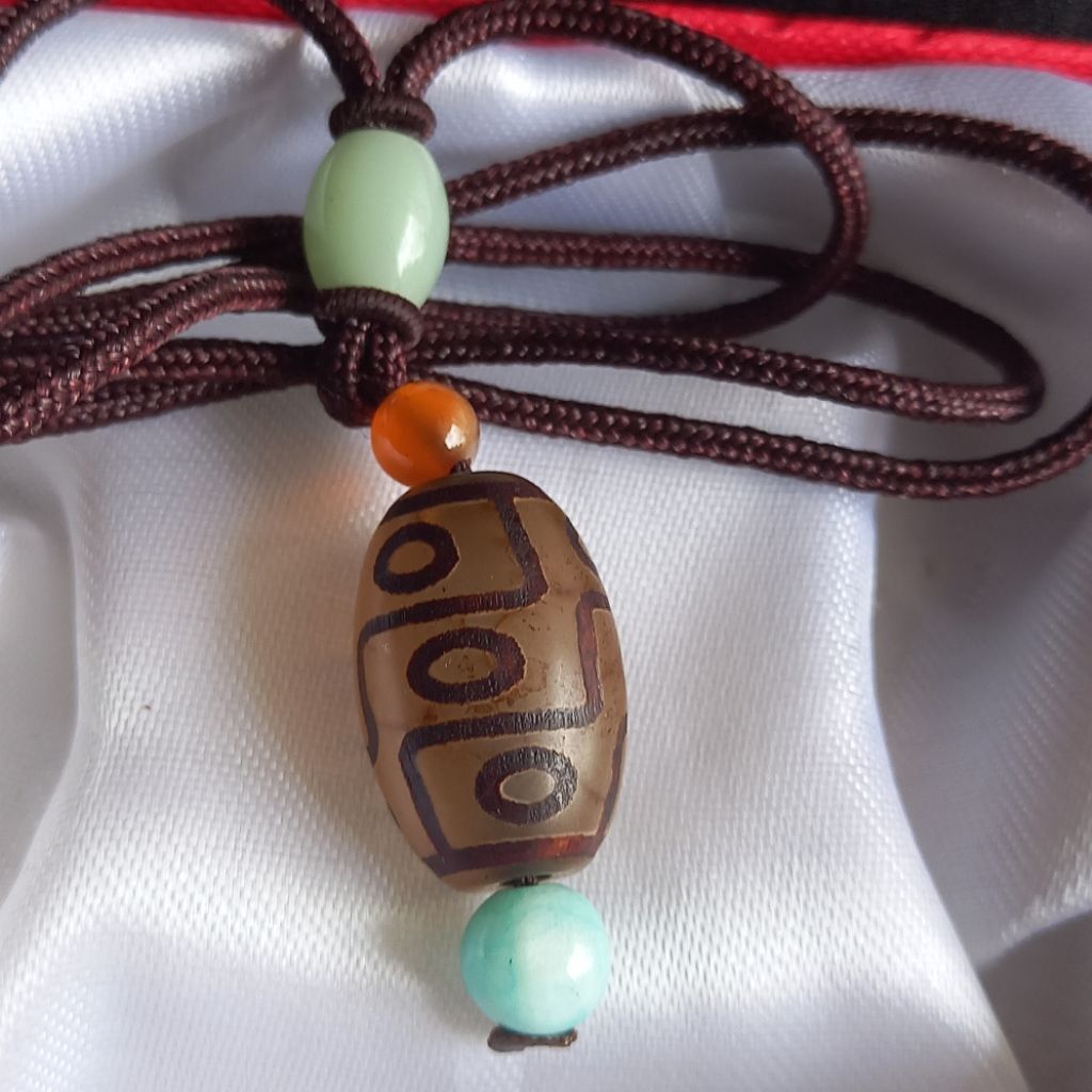 kalung tibetan dzi nine eye small stone