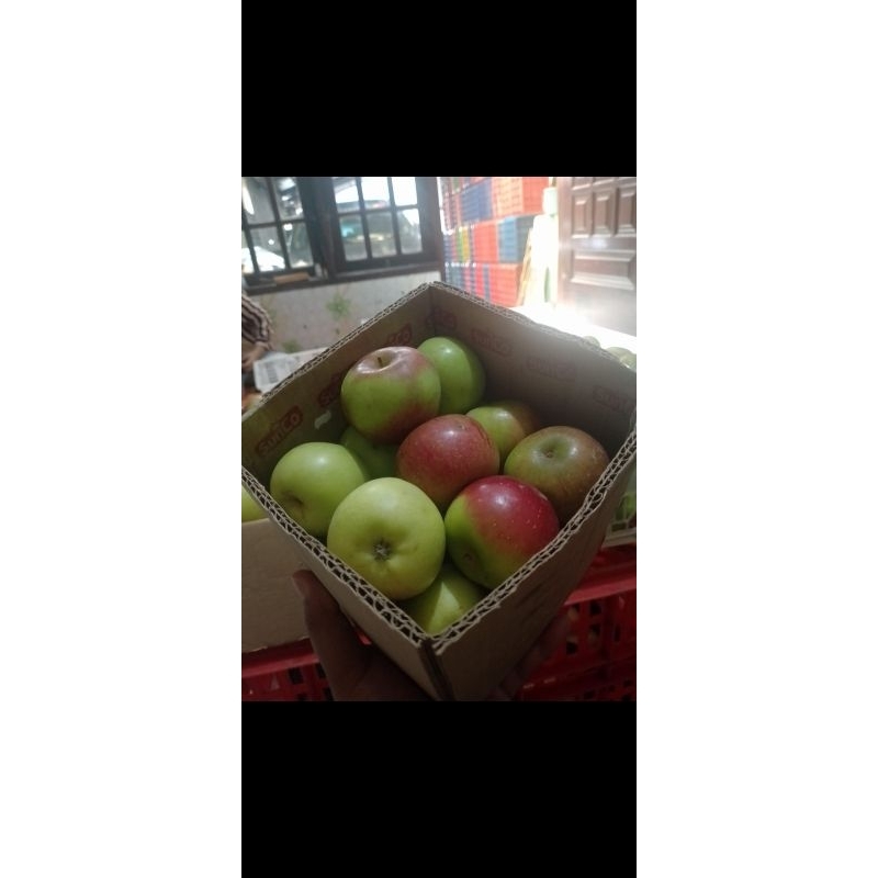 

Apel mix// manalagi //merah// segar// asli kota batu// Berat 1kg// isi 15-20