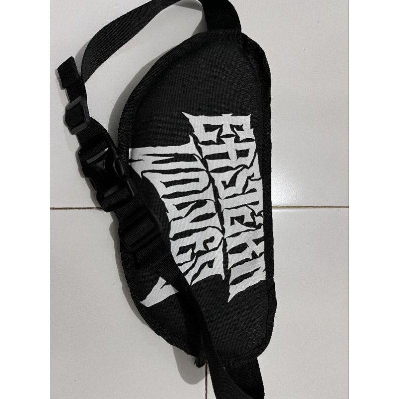 EASTERN WOLVES tas slempang