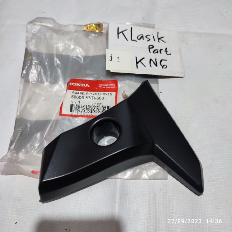 Cover Tutup dudukan footstep STEP kanan Revo 100 Supra x 125 Batman 50606-KVR-600 original AHM