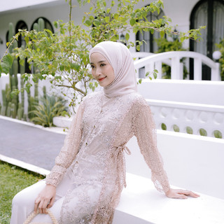 Delova Wardrobe - YUMNA TUNIK Feminine Outfit Tunik Brukat Vintage Bordir Premium Outfit Atasan Wanita Outer Rompi Renda Luaran Baju Pakaian Tulle Tile Lace Brokat Prada Viral Lebaran Raya Kebaya Kondangan Wisuda Kekinian Simple Elegan Chinese Vest