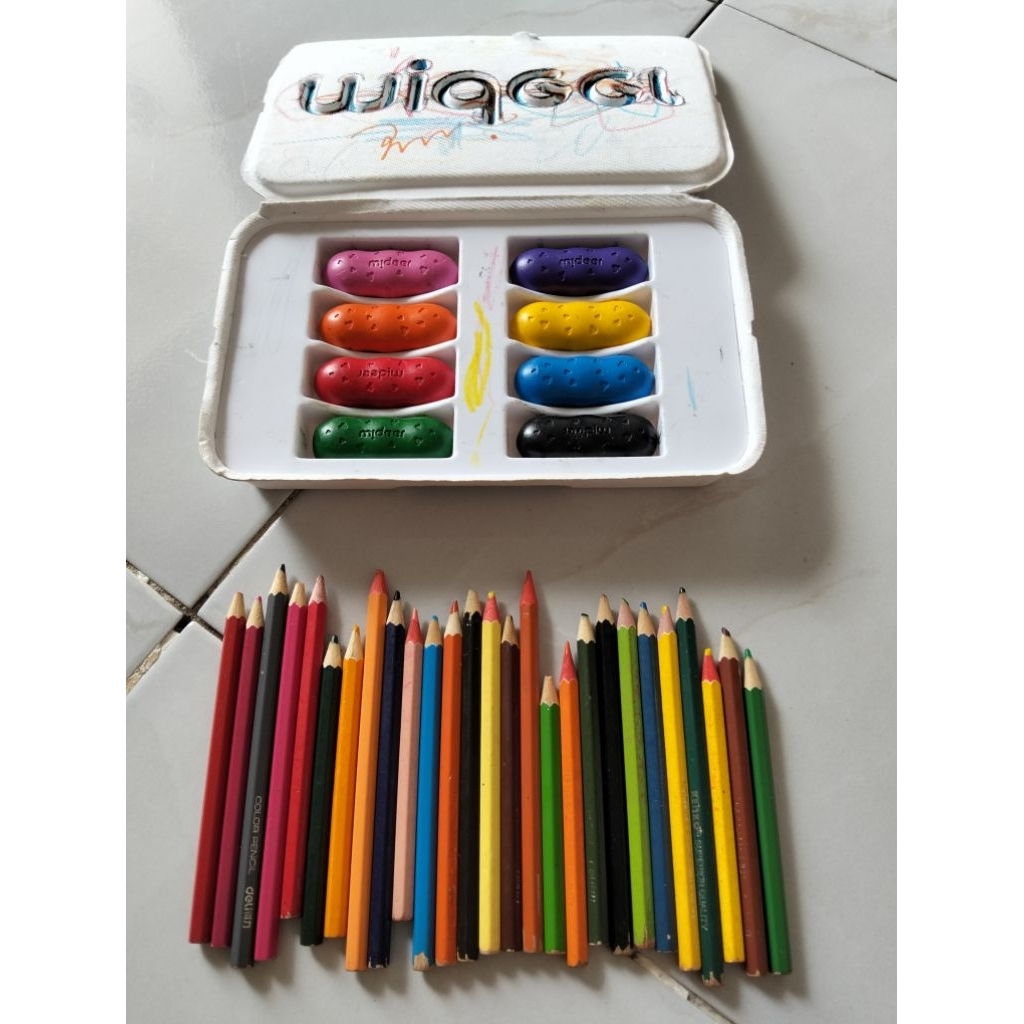 

Jual paketan preloved crayon anti nempel dibaju (bisa dicuci) Wigeel & pensil warna Kenko.