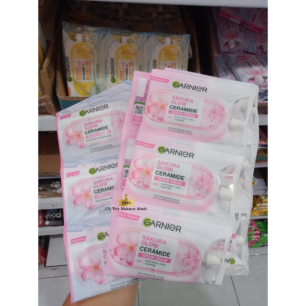 Garnier Sakura Glow Krim / Facial Wash 1 Renteng Isi 12 Sachet