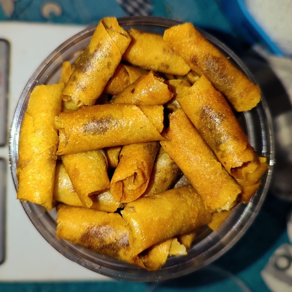 

Sumpia Udang rebon dan Sumpia Abon Camilan Enak kemasan toples dan kiloan