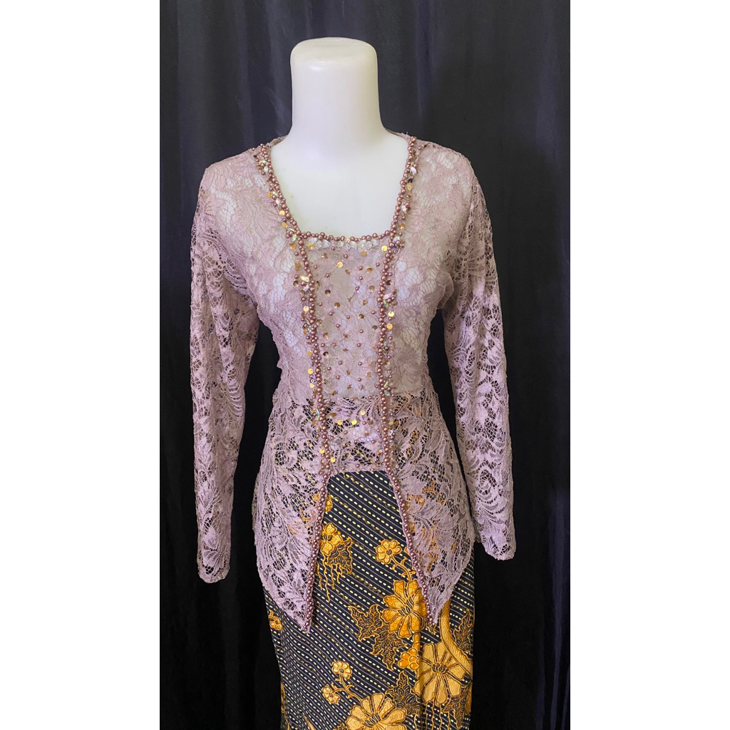 atasan kebaya brokat kutu baru