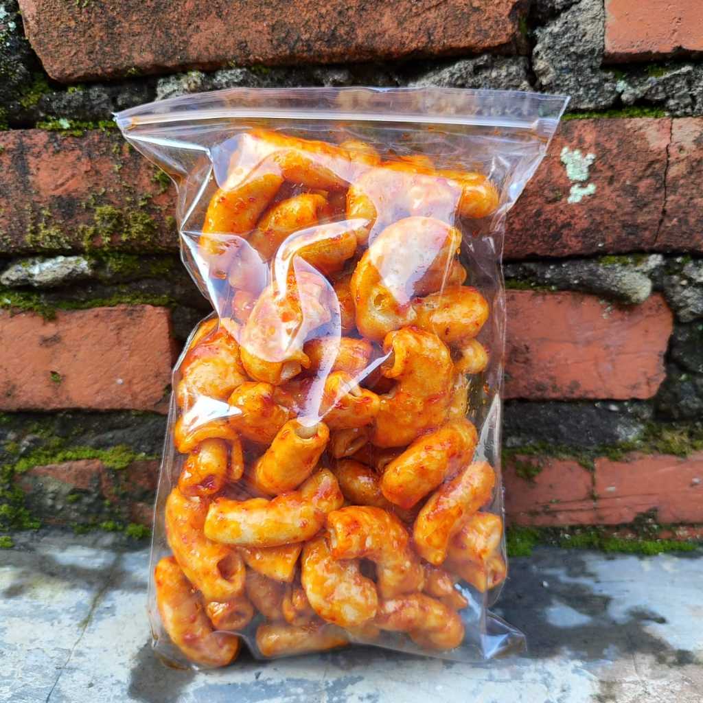 

Makaroni Original Pedas 240-300 Gram Camilan Cemilan Snack Kriuk Crispy Pedas Kering Termurah