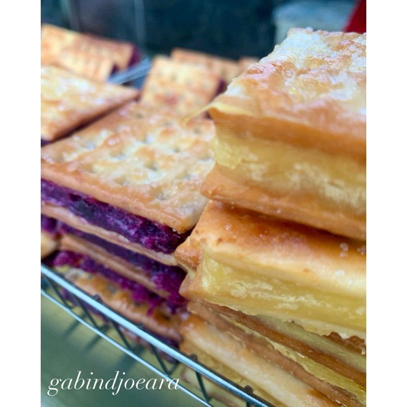 

Kue Gabin Tape, Vanila, Coklat, Taro / Camilan manis