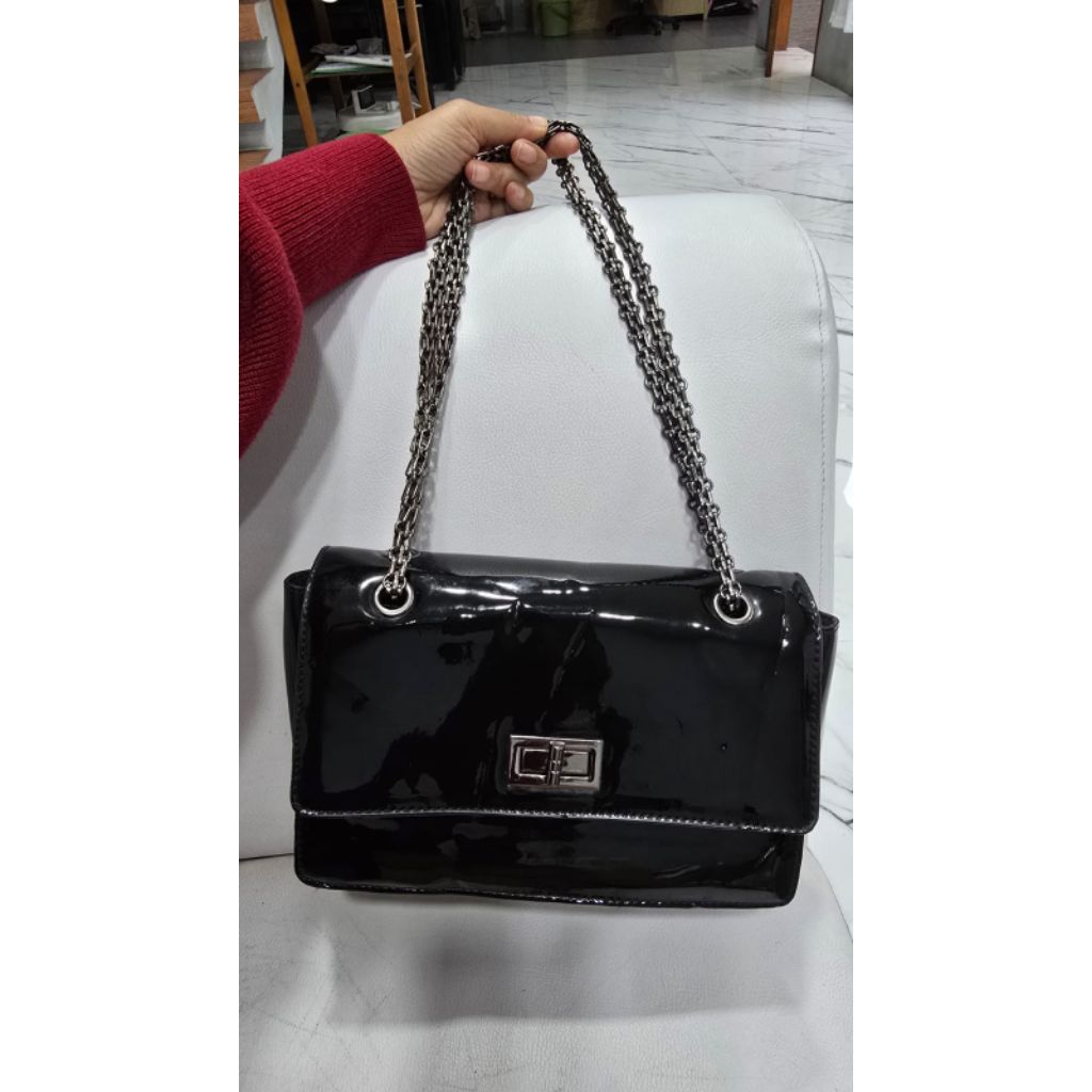 preloved tas hitam glossy