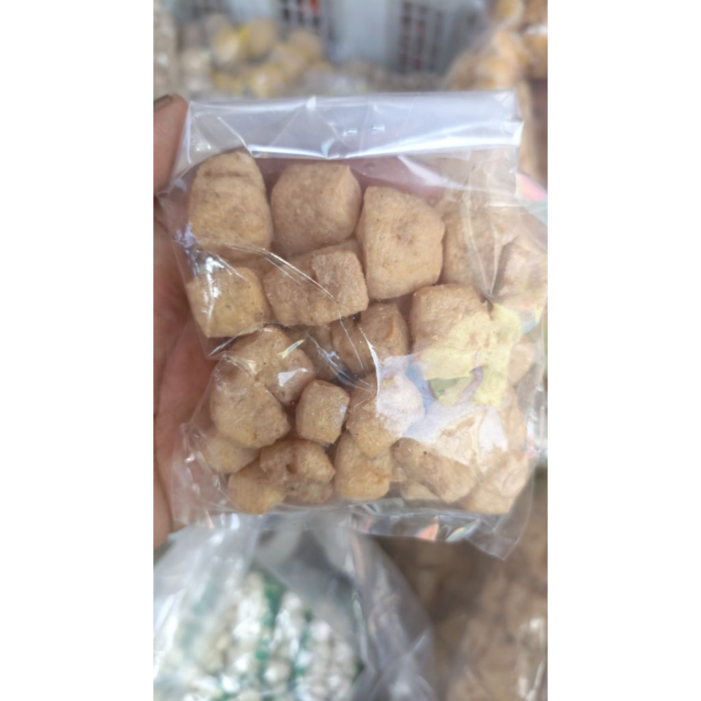 

tahu kering dadu kecil 1 bungkus