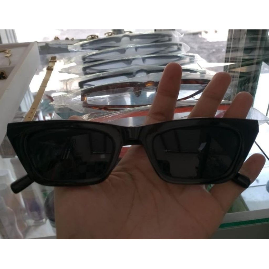 Kacamata Hitam Model Cat Eye