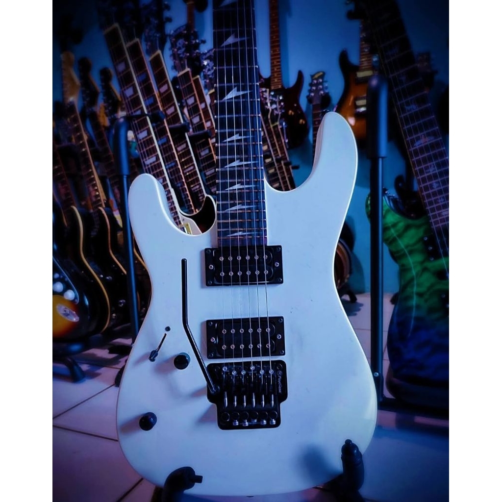 Gitar elektrik LEFTY/ kidal (kiri )LTD Deluxe kondisi bekas like new sudah seting Wenak tinggal jran