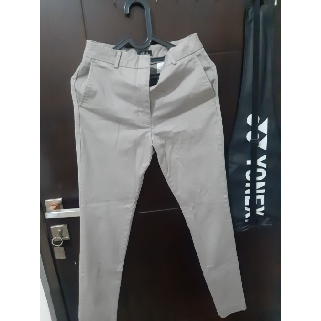 Preloved Geela Office Basic Pants Size S - Abu