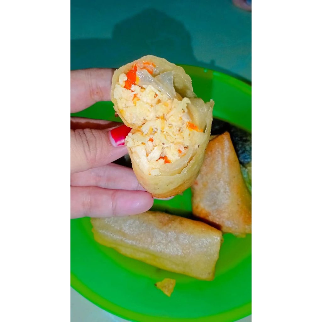 

Lumpia ayam suwir