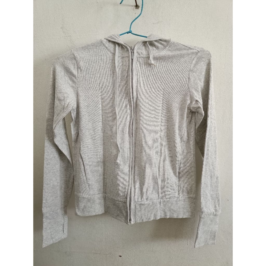 (Preloved) Uniqlo Hoodie Zipper White Misty