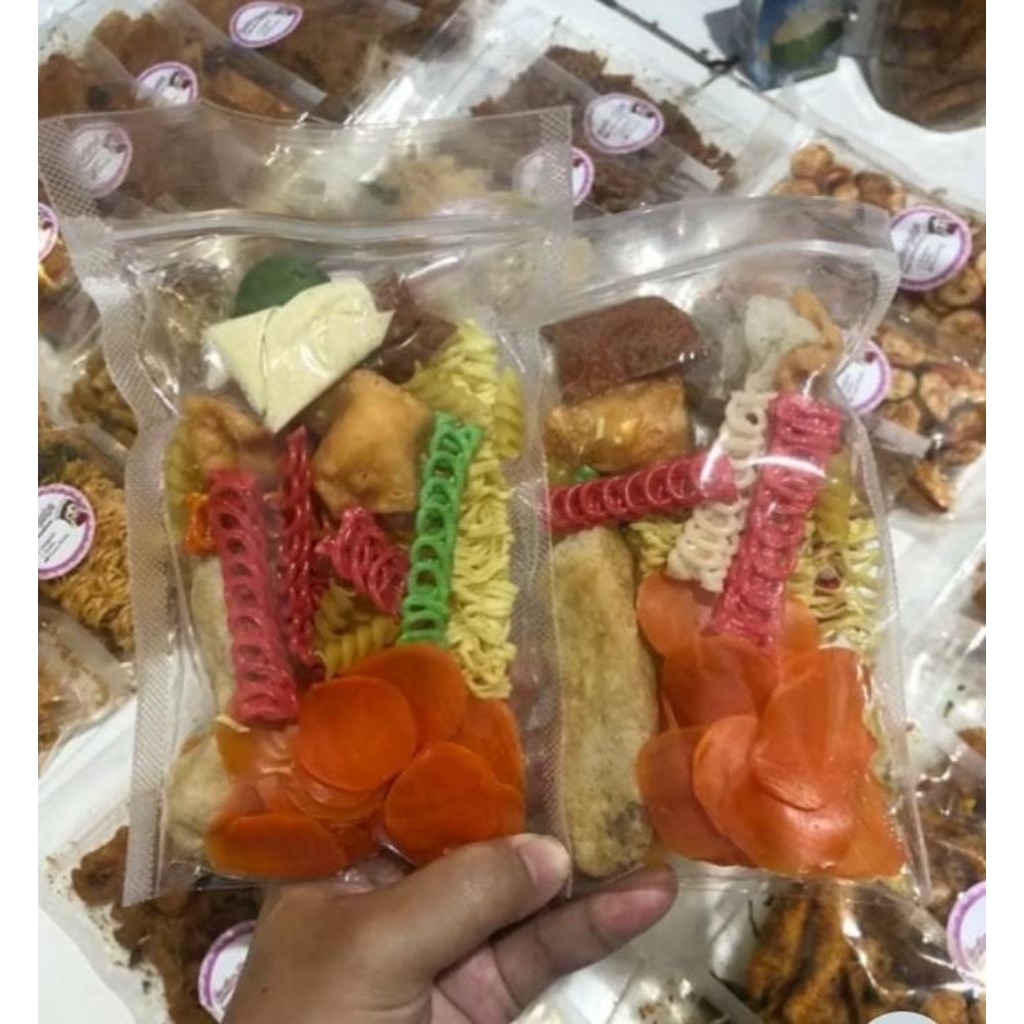 

Seblak Instan Premium Khas Bandung | Isian Melimpah: 2 Kerupuk, Mie, Lidah, Batagor Kering, Jeruk Limo | Bumbu Autentik Pedas Gurih | Rebus Cepat / Racik Sesuka Hati