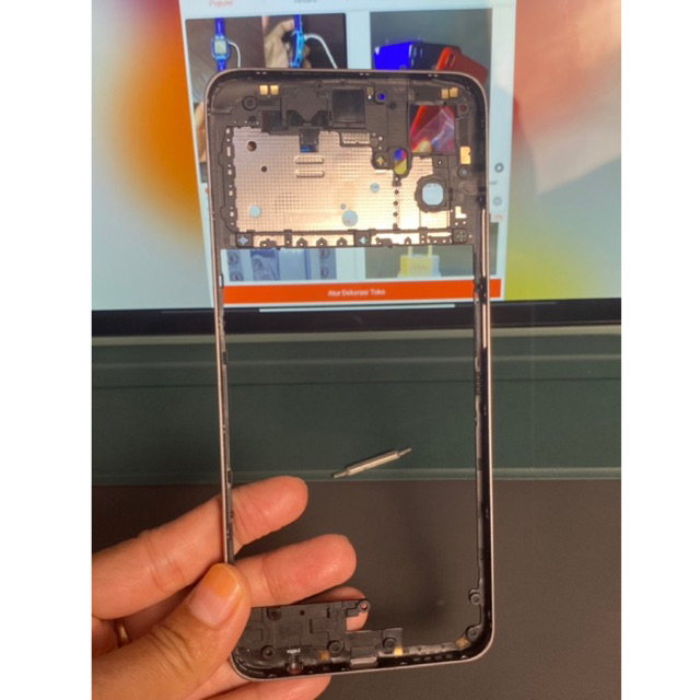 Tutup Mesin Bezel Tulang Rangka Realme C65