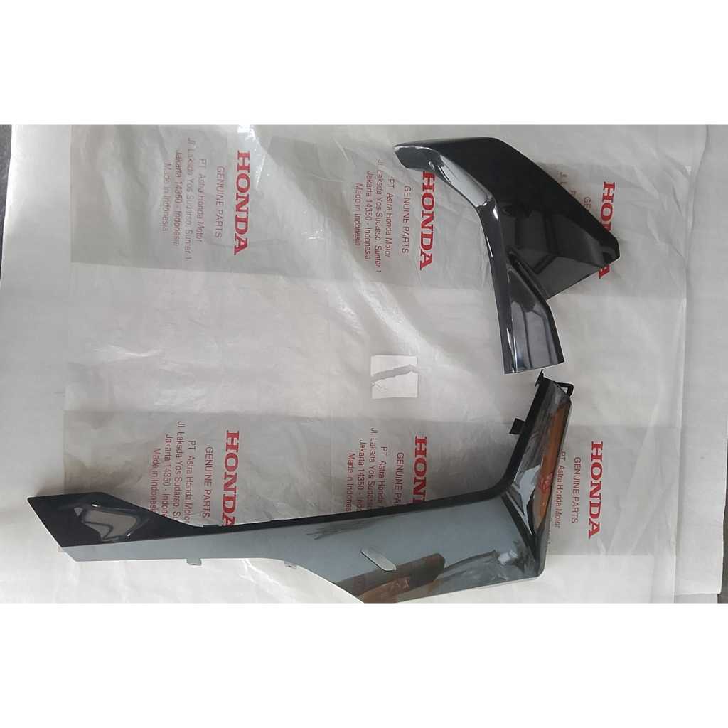 Cover under side R , cover sayap kanan kecil, PCX 160 2025 hitam glosy original
