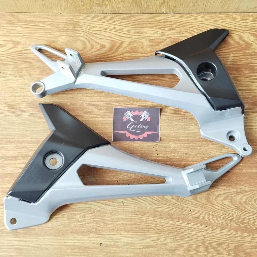 PANGKON DUDUKAN STEP FOOTSTEP BELAKANG HONDA REVO LAMA REVO OLD KANAN KIRI