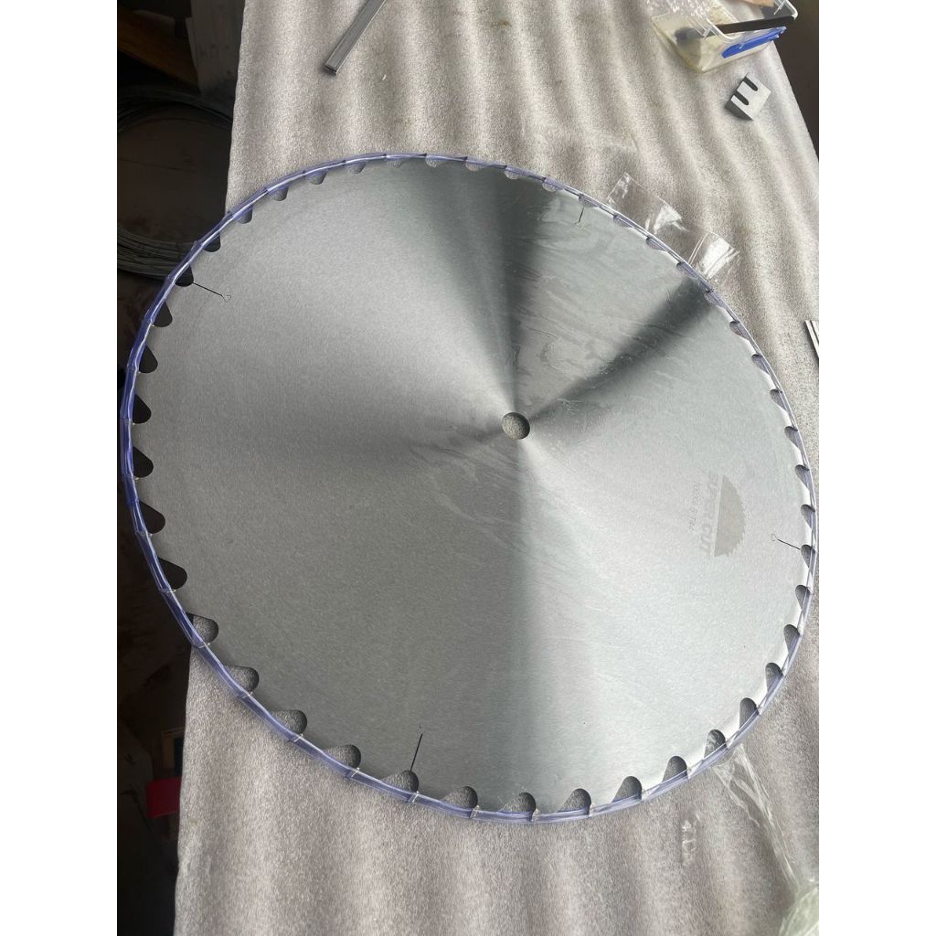 CIRCULAR SAW BELAH KAYU 28" 700x3,2 T44