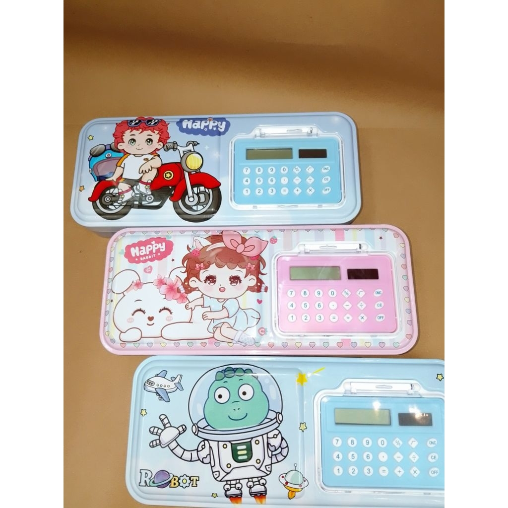 

Tempat Pensil/ Kotak Pensil Kaleng 2 Susun + Kalkulator / Kotak Pensil Karakter Anak