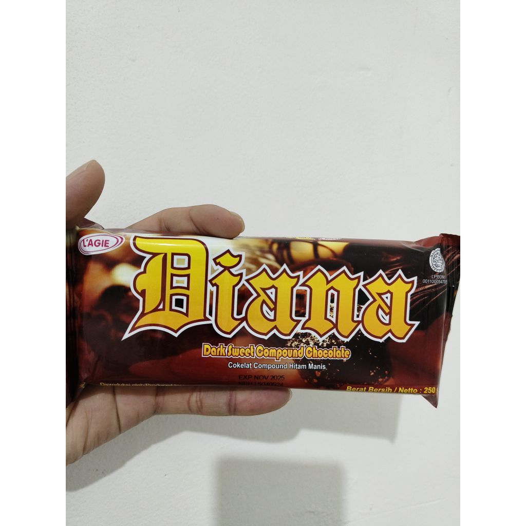 

Cokelat Compound Hitam Manis Diana Kemasan 250 Gram