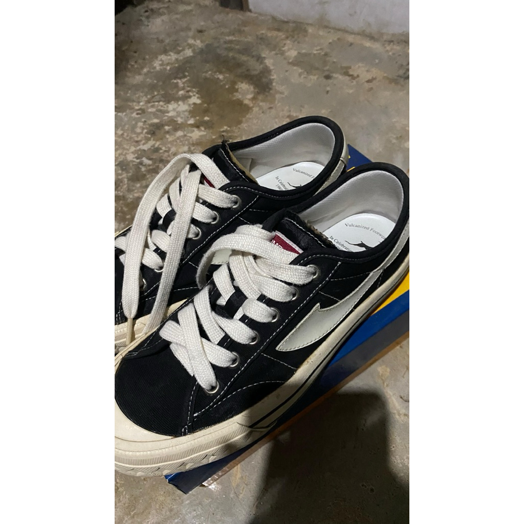 Separu compass Retrograde low black white SECOND