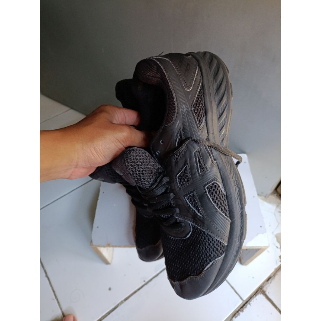 sepatu asics fullblack