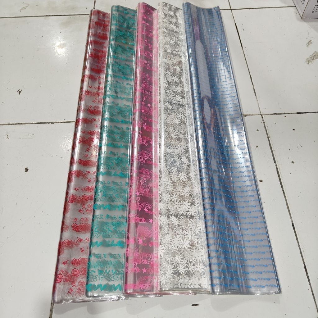 

10 Lembar Plastik Parcel Motif Warna Cerah 75cm x 90cm