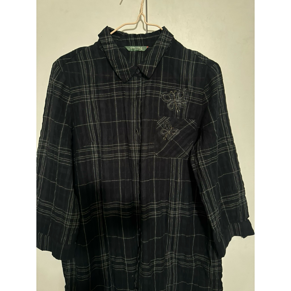 Preloved Kemeja Wanita Crocodile – Klasik, Rapi & Nyaman