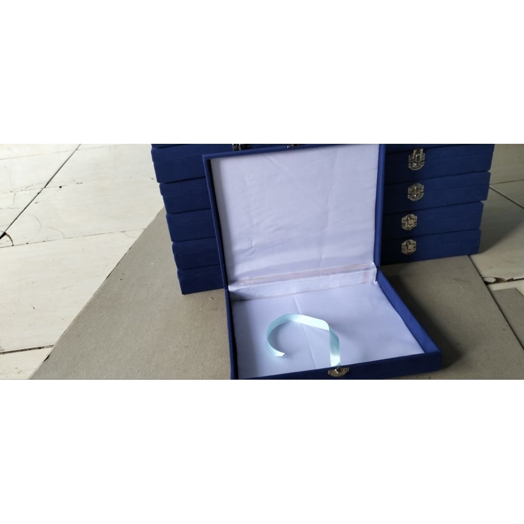 

Box aksesories ukuran 21X26X4