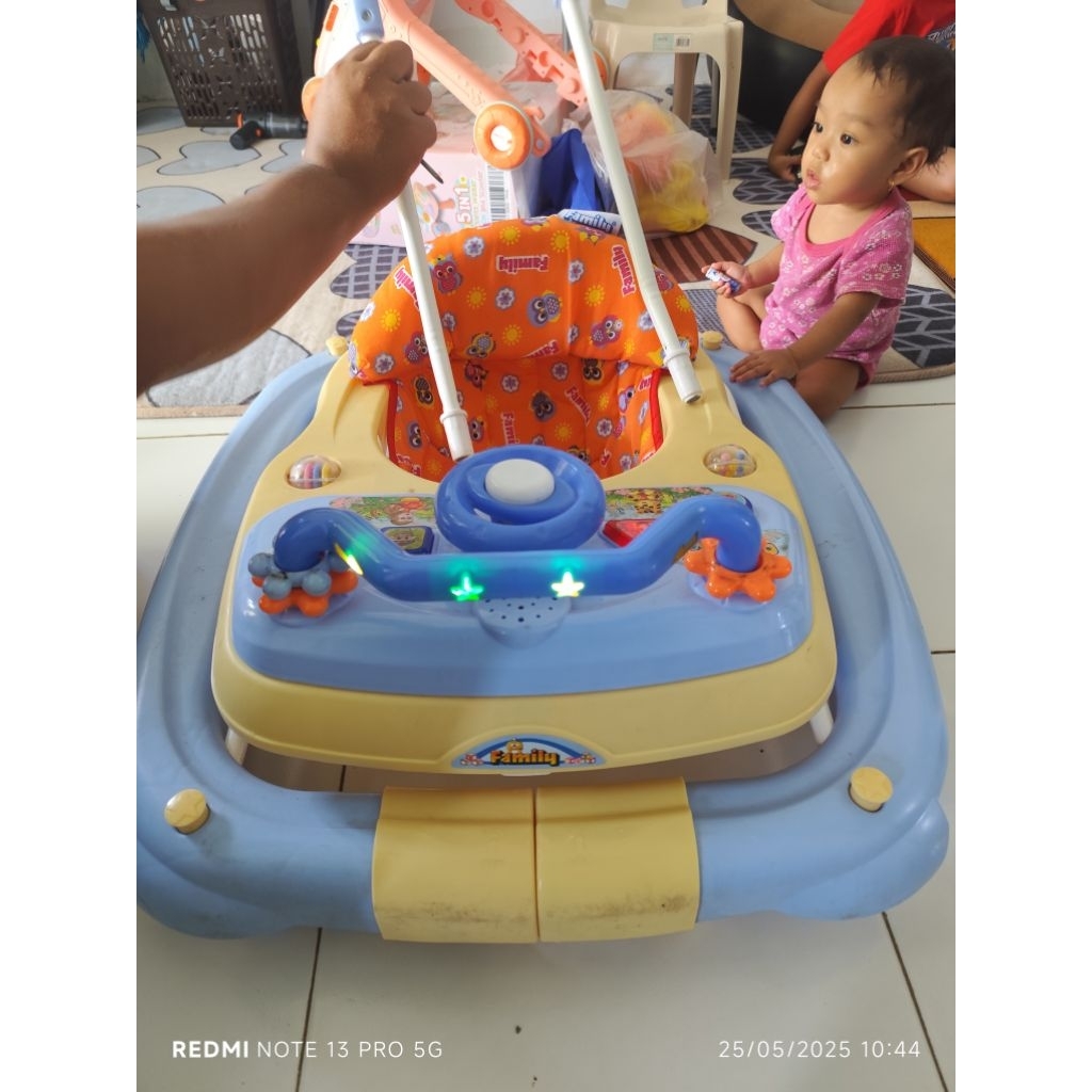 PL / PRELOVED / BABY WALKER FAMILY / APOLO