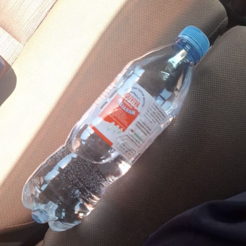 

AIR MINUM AQUVIVA 700ML