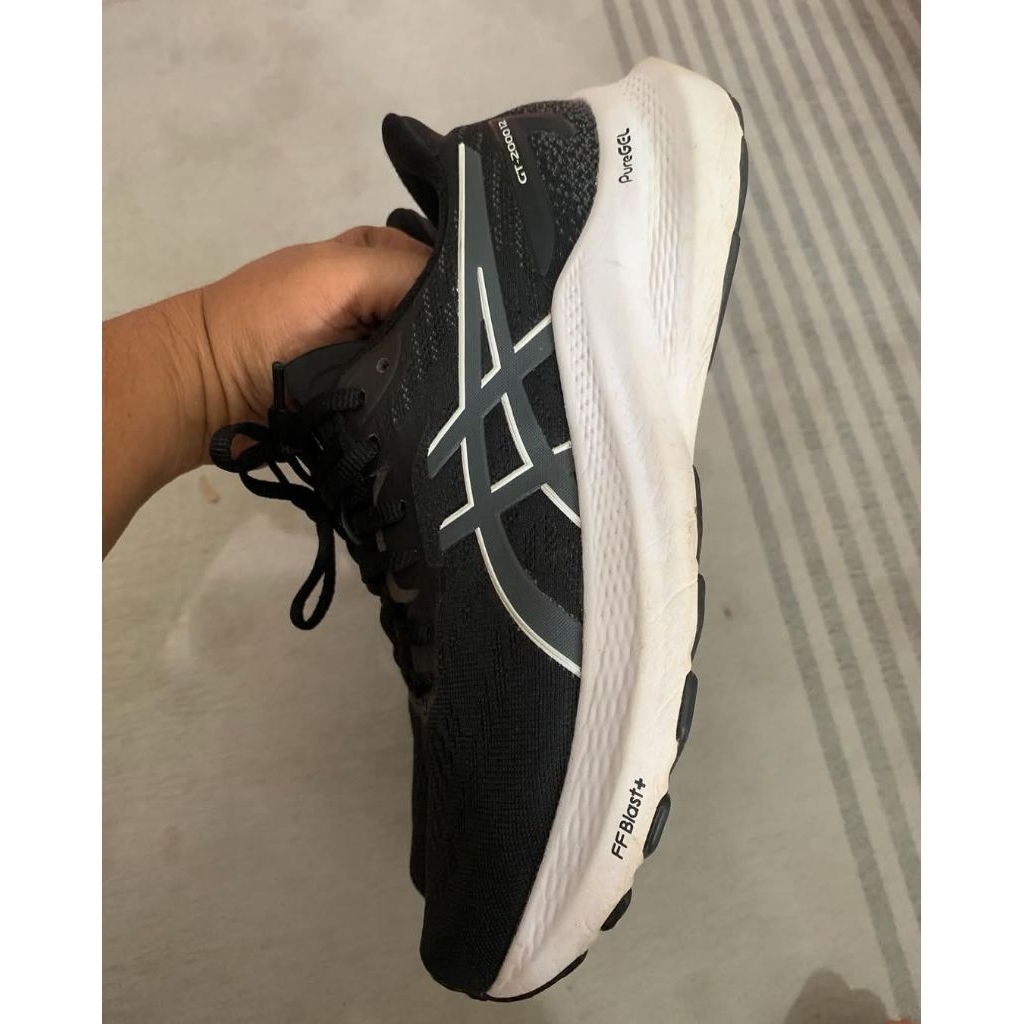sepatu running asics