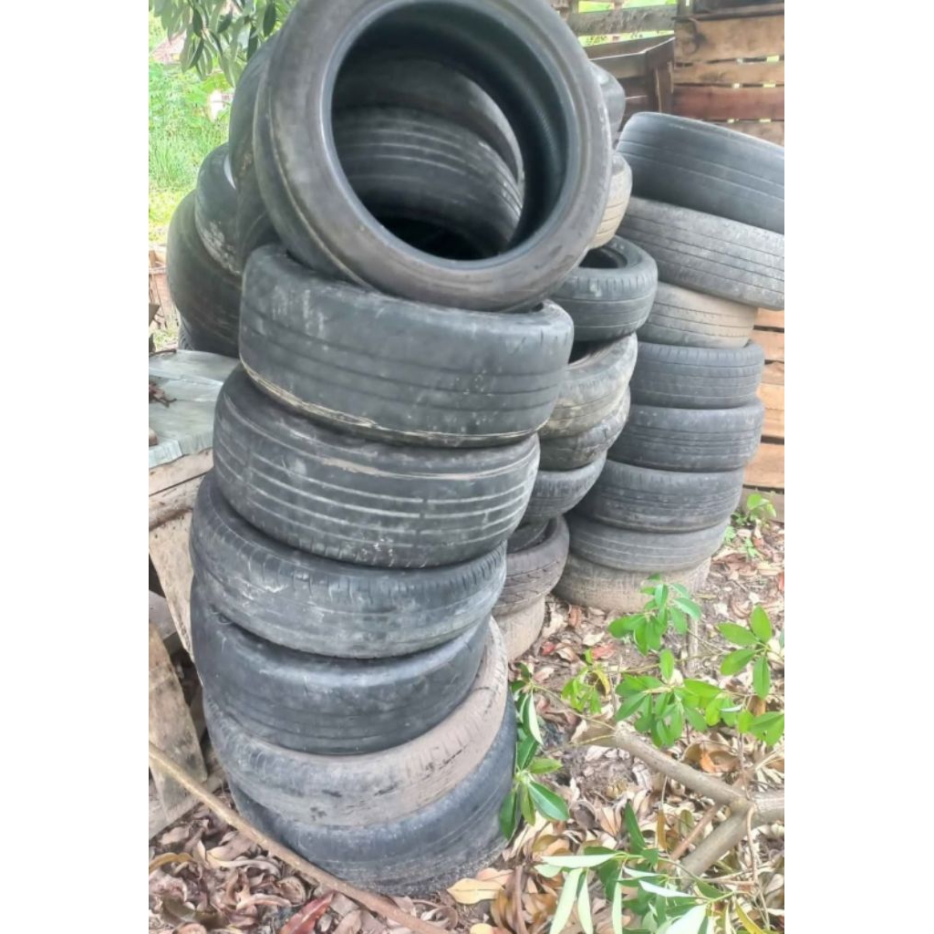 Ban Mobil Bekas / Ban Mobil Rongsokan