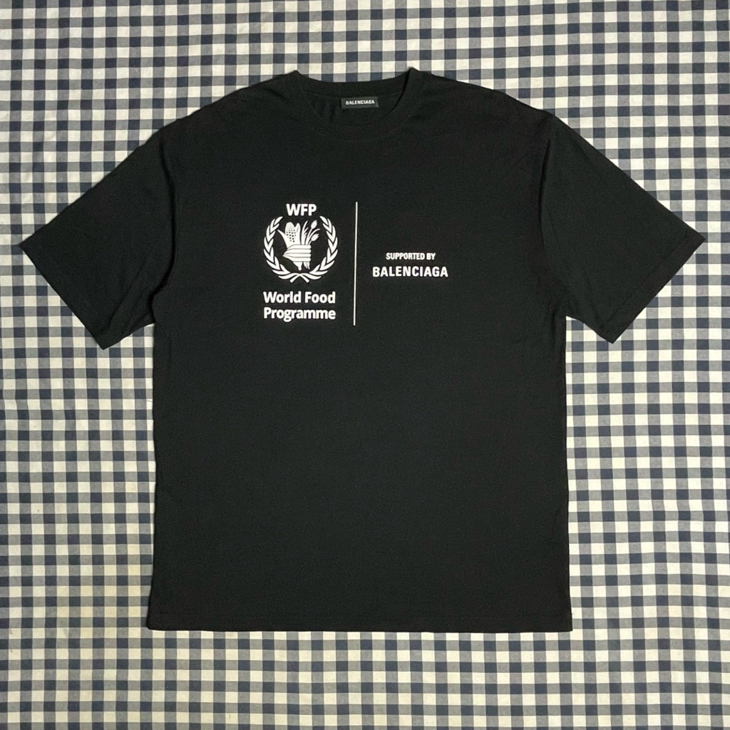T-Shirt / Baju Kaos  B4LENC14G4 X WORLD FOOD PROGRAMME Made in Portugal size M oversized warna hitam