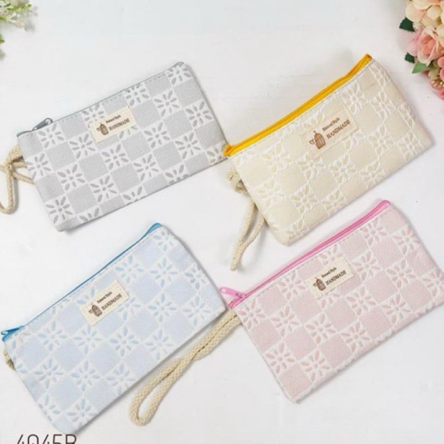 

MY MAVEND - TEMPAT PENSIL - KARAKTER DAN NON KARAKTER