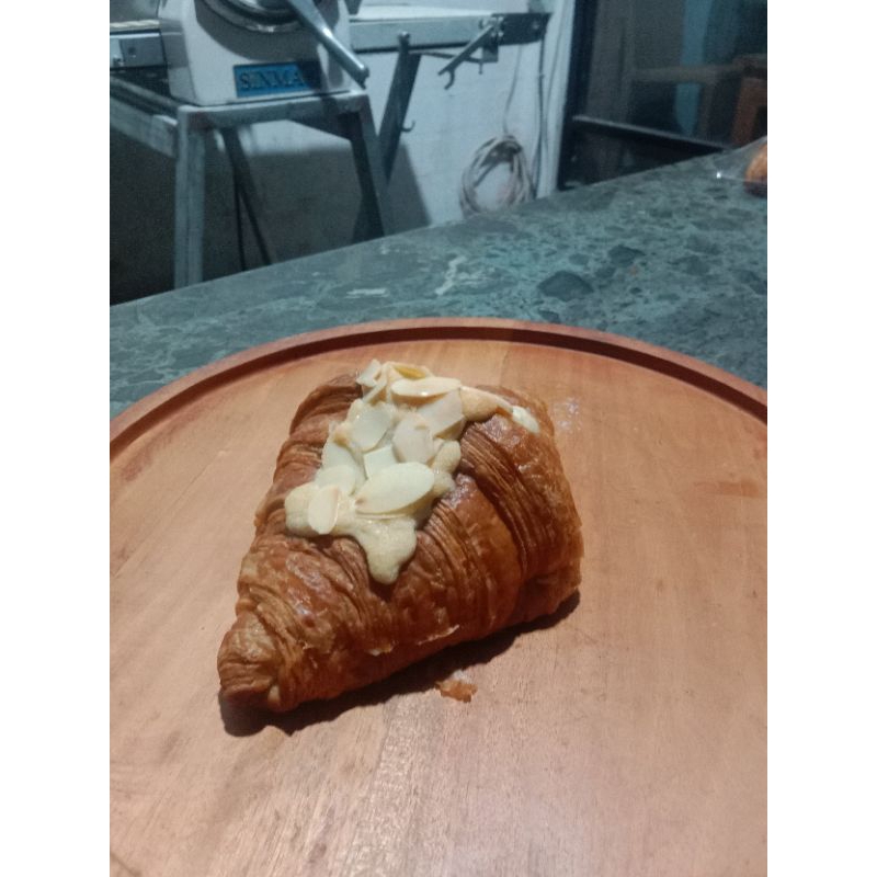 

croissant almond