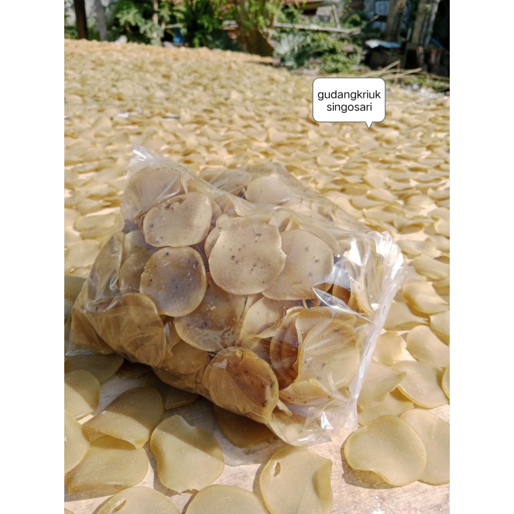 

kerupuk kupang 500gr(gurih&renyah)kerupuk/camilan/bawang/kupang