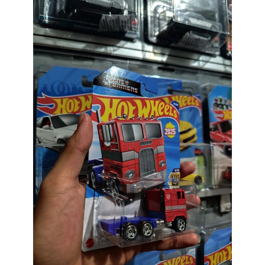 Hot Wheels Optimus Prime