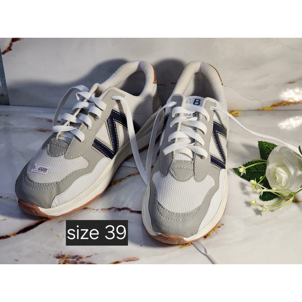 Sepatu Sport Fashion Wanita