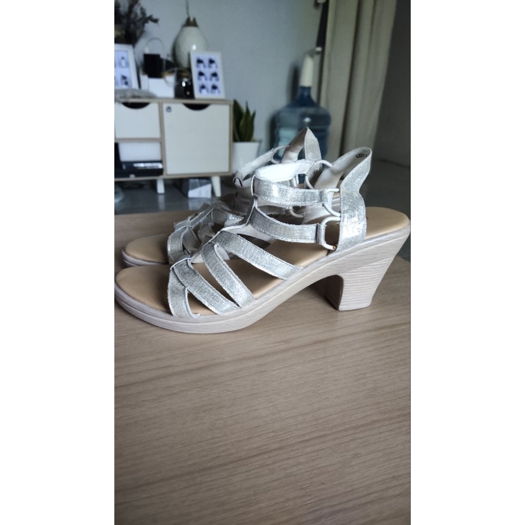 PRELOVED HEELS FLADEO | SEPATU PESTA WANITA