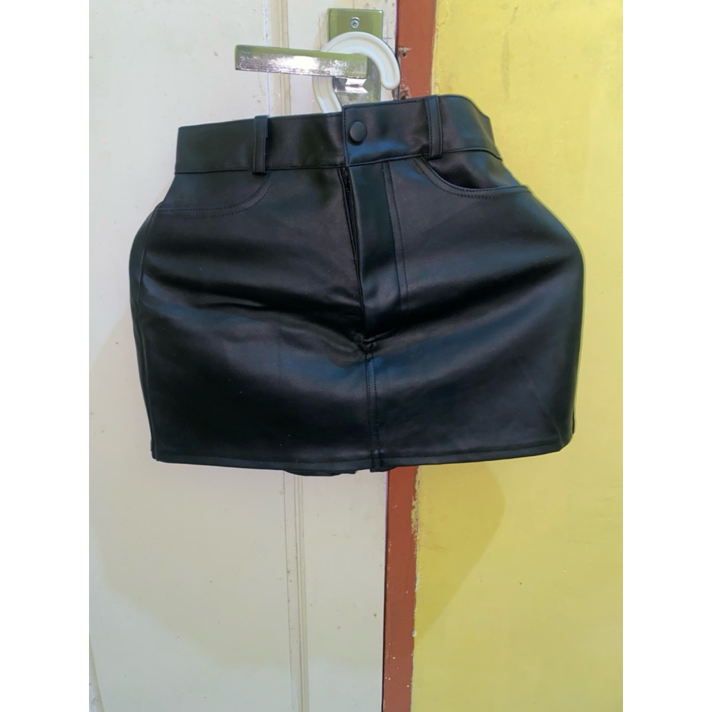 (preloved) rok celana kulit