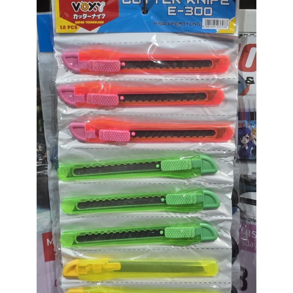 

CUTTER RENTENG TRANSPARAN KECIL CUTTER KECIL VOXY E-300 HIGH QUALITY PISAU KATER KNIFE BENING WARNA