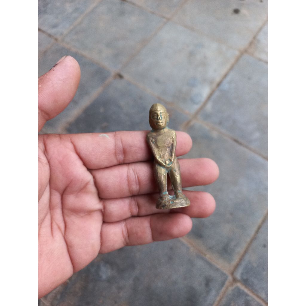 Patung pajangan bayi tuyul kuningan