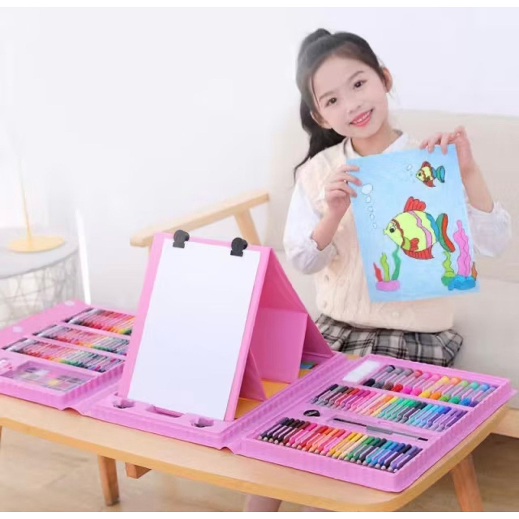 

CELCEL- Crayon Set 208pcs / Alat Menggambar Mewarnai Dan Melukis Lengkap Isi 208 Pcs Untuk Anak-Anak / Kit Art Supplies Painting Set For Children / Krayon Hadiah Kado Ulang Tahun Anak Birthday Gift Water Colors Pensil Warna Pencil Colours Coloring Set