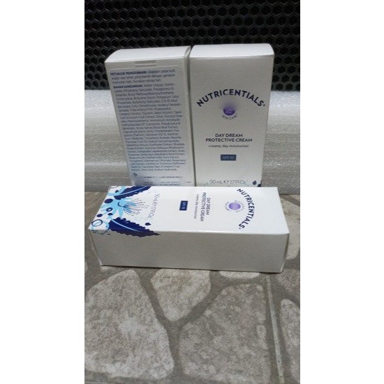 

PROTEKTIF DAY CREAM SPF 35 KRIM SIANG PLUS MOISTURIZER NUTRI CENTIALZZ TEKSTUR CREAMY
