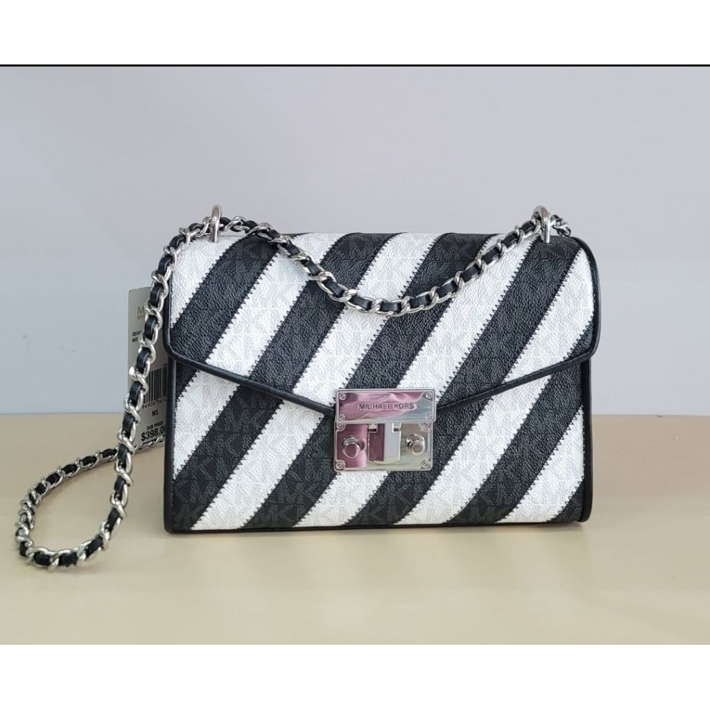 Ready Mk Rose Medium flap shoulder.35F0SX0L2L. Black multi. 23x15x7cm