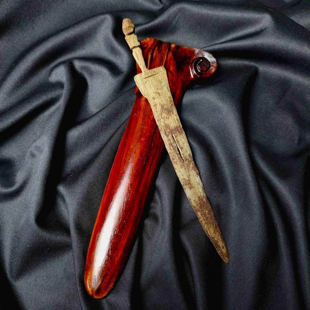 Pusaka Keris Putut Sajen Pamor Sanak Warangka Sendang Walikat