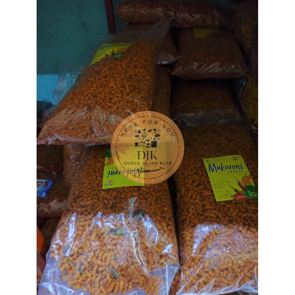 

makaroni spiral pedas daun jeruk 1kg